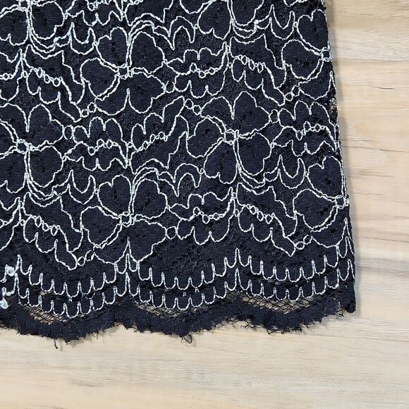 🔹️Elle Black & White Floral Lace Print Sleeveless Top Large - Picture 6 of 11